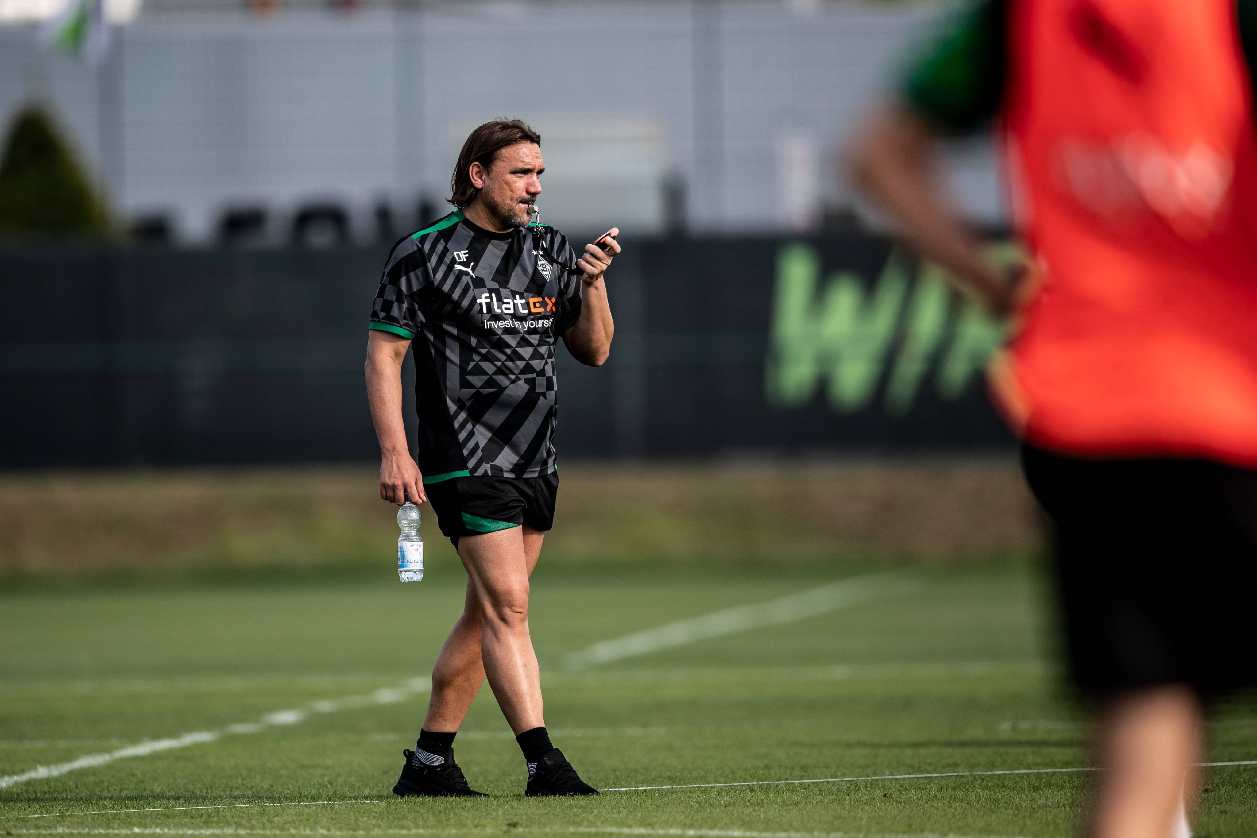 开云体育服务-赛前门兴格拉德巴赫备战欧篮联，复出首秀细节曝光，气氛紧张，心理建设被强调(范志毅评价武磊特点并祝贺他获得金球奖)